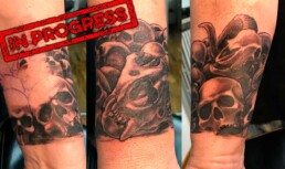 Prima seduta di tatuaggio in bianco e nero