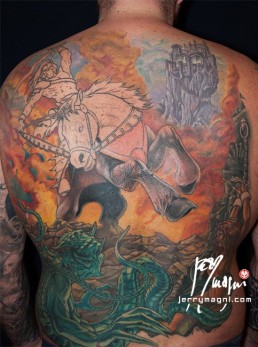 dodicesima seduta Tatuaggio a colori a tutta schiena ispirato alle opere di Frank Frazetta e al mito di Andromeda. In primo piano un mostro verde tentacolare che ha imprigionato e incatenato Andromeda, una bellissima ragazza nuda, a una rupe. Dietro di loro un enorme cavallo impennato cavalcato da un cavaliere con la maschera di  darksiders. Sullo sfondo dai fume della bataglia vediamo un castello in lontananza. Realizzato da Jerry Magni, miglior tatuatore, Bergamo, Milano, Brescia, Piacenza, Lecco, Como, Italia, Lombardia, provincia, Lugano.