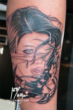 Prima seduta tatuaggio polpaccio, ducati, farfalle, fiori di cileigio, lava, motore, combustione, valvole, sistema desmo, ragazza con benda, albero di ciliegio, Jerry Magni Tattoo Artist. Bergamo, Milano, Brescia, Piacenza, Mantova, Lecco, Como, miglior tatuatore, provincia, lombardia