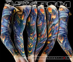 Tatuaggio biomeccanico a colori a tutta manica. colori viola, arancione, giallo. Parti meccaniche aliene si intersecano sul braccio con luci gialle provenienti dall’interno. Realizzato da Jerry Magni, miglior tatuatore, Bergamo, Milano, Brescia, Piacenza, Lecco, Como, Italia, Lombardia, provincia, Lugano.