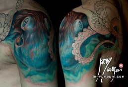 Seconda seduta Tatuaggio realistico di piovra su petto, spalla e schiena, la testa del polipo sulla spalla mentre i tentacoli si sviluppano su petto e schiena. Realizzato a mano libera da Jerry Magni, miglior tatuatore, Bergamo, Milano, Lugano, Brescia, Como, Lecco.