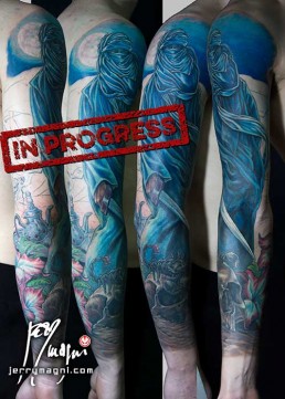 Settima seduta Tatuaggio a colori, manica intera, tuareg, beduino, odalisca, teschio , rosa del desterto, tenda, vassoio, teiera, bicchieri, scorpione, spada, notte, blu, unico e originale, disegnato appositamente per il cliente da Jerry Magni, miglior tatuatore a Bergamo, Milano, Brescia, e provincia, Lecco, Como, Lugano