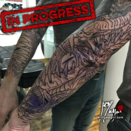 Prima seduta per estensione Tatuaggio horror tutta manica in bianco e nero con tema bio organico demoniacoeseguito da Jerry Magni. Miglior tatuatore Bergamo, Milano, Brescia, Varese, Como, Lecco, Lombardia, Veneto, Piemonte, Emilia Romagna, Friuli, Italia