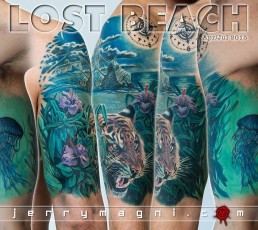 Tatuaggio a colori su intera manica. Sulla spalla una spiaggia di notte con un Galeone naufragato, una tigre spunta dai cespugli di fiori di ibisco, all’interno del braccio una medusa. Sull’avambraccio uno scorpione tra le foglie, più in basso un serpente corallo e delle rose del deserto. eseguito in modo magistrale da Jerry Magni, miglior tatuatore Bergamo, Milano, Lugano, Lecco, Como, Brescia, Lombardia provincia.