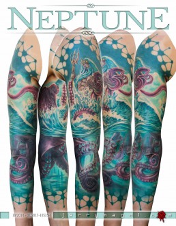 tatuaggio a colori a tutta manica a tema marino, Nettuno, l’antico dio della mitologia greco romana, combatte nel mare con un polipo rosso gigante. Vediamo la scena sia sopra che sotto il mare dove i tentacoli della piovra si avvolgono sul braccio. Il tatuaggio è racchiuso da un elegante decorazione geometrica sia sull’avambraccio che sulla spalla. Il tutto eseguito magistralmente dal miglior tatuatore Jerry Magni, Bergamo, Milano, Piacenza, Brescia, Lugano, Lecco, Como