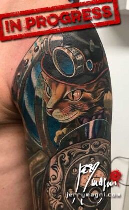 Nona seduta tatuaggio a colori biomeccanico steampunk a tutta manica