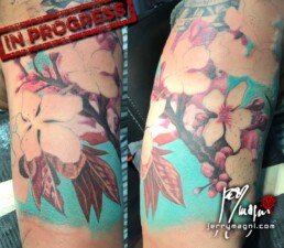 terza seduta Tatuaggio realistico a mezza manica a colori, fiori di ciliegio, colibrì, orologio, decorazione, femminile. Jerry Magni Tattoo Artist Bergamo. La Decima arte. Bergamo, Milano, tatuatore, migliore, Brescia, Lombardia, Monza, Lecco, Como, provincia