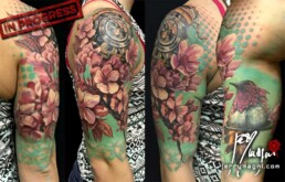 sesta seduta Tatuaggio realistico a mezza manica a colori, fiori di ciliegio, colibrì, orologio, decorazione, femminile. Jerry Magni Tattoo Artist Bergamo. La Decima arte. Bergamo, Milano, tatuatore, migliore, Brescia, Lombardia, Monza, Lecco, Como, provincia