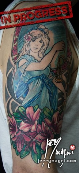 Terza seduta tatuaggio a colori dedicato a Dike, dea della giustizia, mitologia greco romana, bilancia, antichi dei, dee pagane, Mucha, fiori, specchio. Jerry Magni, Tattoo artist, Bergamo, Milano, migliore, tatuatore, Brescia, Como, Lecco, Monza, Varese, Lugano, provincia.