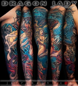 Tatuaggio a colori a tutta manica con drago blu che si avvolge attorno al braccio tenendo tra le spire una bellissima ragazza nuda e sexy. Opera realizzata da Jerry Magni, miglior tatuatore, Bergamo, Milano, Brescia, Piacenza, Italia, Lombardia, provincia, Lugano.