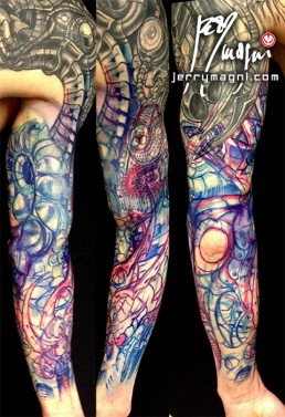 schizzo terza seduta Copertura vecchio tatuaggio con biomeccanico a colori a tutta manica. Tubi metallici lucidati e arrugginiti, parti meccaniche, parti aliene, forme astratte, colori violacei, gialli e rossi. Realizzato magistralmente da Jerry Magni, miglior tatuatore, Bergamo, Milano, Brescia, Piacenza, Lecco, Como, Italia, Lombardia, provincia, Lugano.