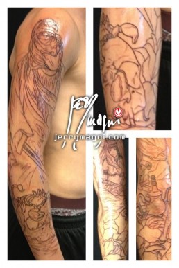 Prima seduta Tatuaggio a colori, manica intera, tuareg, beduino, odalisca, teschio , rosa del desterto, tenda, vassoio, teiera, bicchieri, scorpione, spada, notte, blu, unico e originale, disegnato appositamente per il cliente da Jerry Magni, miglior tatuatore a Bergamo, Milano, Brescia, e provincia, Lecco, Como, Lugano