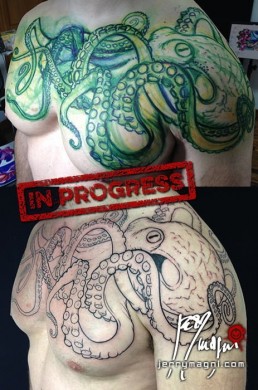 schizzo e prima seduta Tatuaggio a mano libera su torace e spalla, piovra o polipo blu realizzato da Jerry Magni, miglior tatuatore Bergamo, Milano, Monza, Lecco