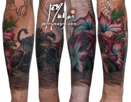 Quarta seduta Tatuaggio a colori, manica intera, tuareg, beduino, odalisca, teschio , rosa del desterto, tenda, vassoio, teiera, bicchieri, scorpione, spada, notte, blu, unico e originale, disegnato appositamente per il cliente da Jerry Magni, miglior tatuatore a Bergamo, Milano, Brescia, e provincia, Lecco, Como, Lugano